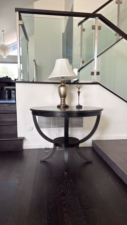 Round wood table