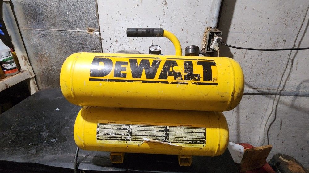 DeWalt D55153 Twin Stack Compressor