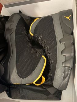 Jordan 9 charcoal university gold  size 9.5