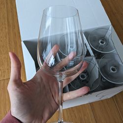 BRAND NEW wine glasses 6pcs