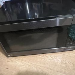 OBO Or Best Offer For LG 1500 Watts Microwave 