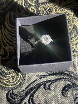 Adjustable engagement ring moissanite