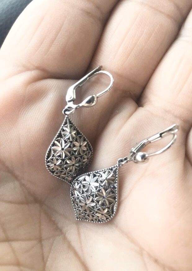 New. 14k White gold diamond cut dangling earrings. Solid white gold. Great gift for the woman in your life for Christmas or party or birthday. E