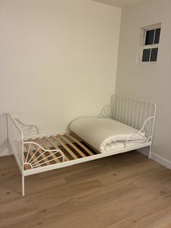 Twin Adjusting Bed With Free Mattress ..