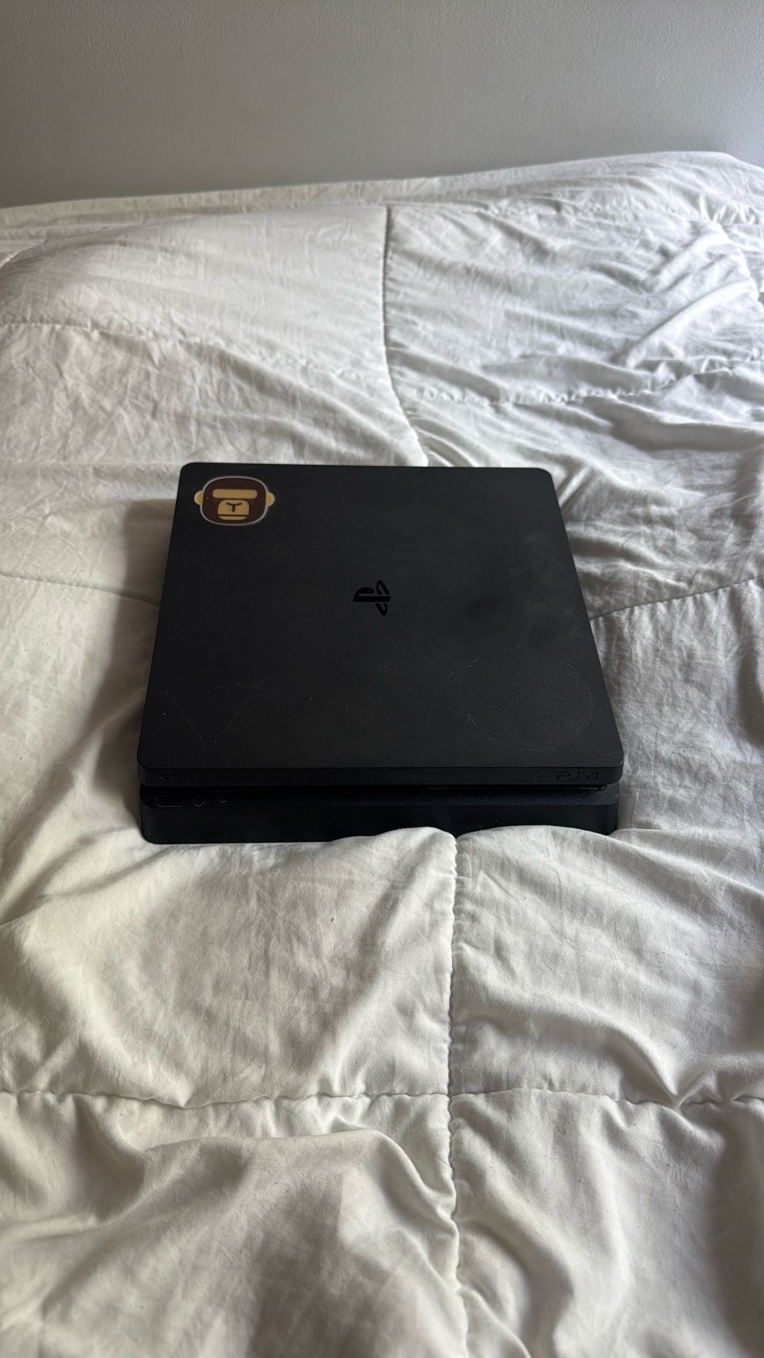 Like new 1TB ps4 COMES WITH ALL CORDS AND 1 CONTROLLER