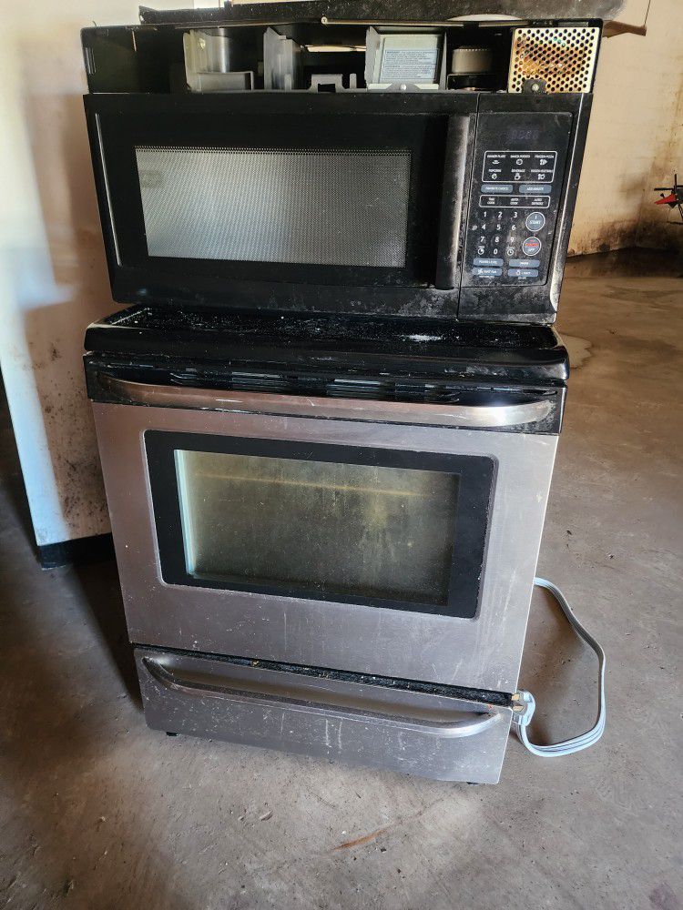 Stove  And Microwave  Use 