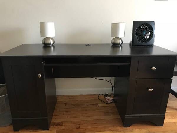 2 Year Old Office Desk For Sale In New York Ny Offerup