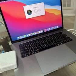 Macbook Pro 2018 32gb i7 15 inch 