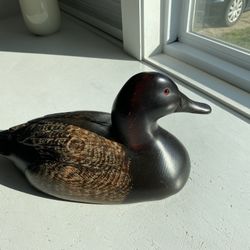 Beautiful wooden Duck  in great condition like new. 