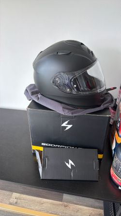 Brand new Large scorpion helmet hasn’t been used