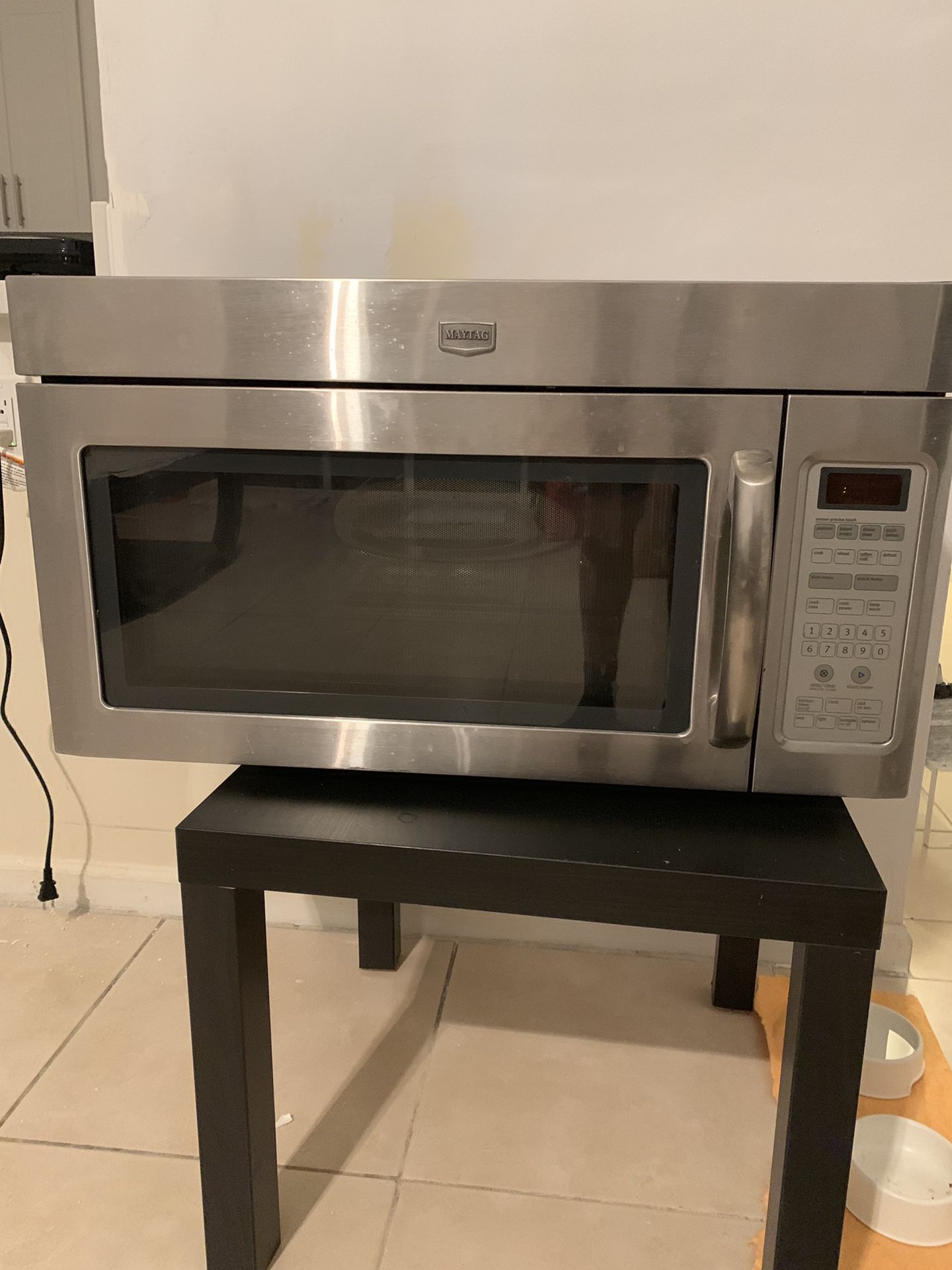 Maytag microwave oven