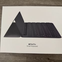 Apple IPad Pro 10.5 Smart Keyboard @ $ 7 0 