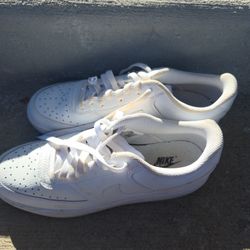 White Nikes💲1️⃣