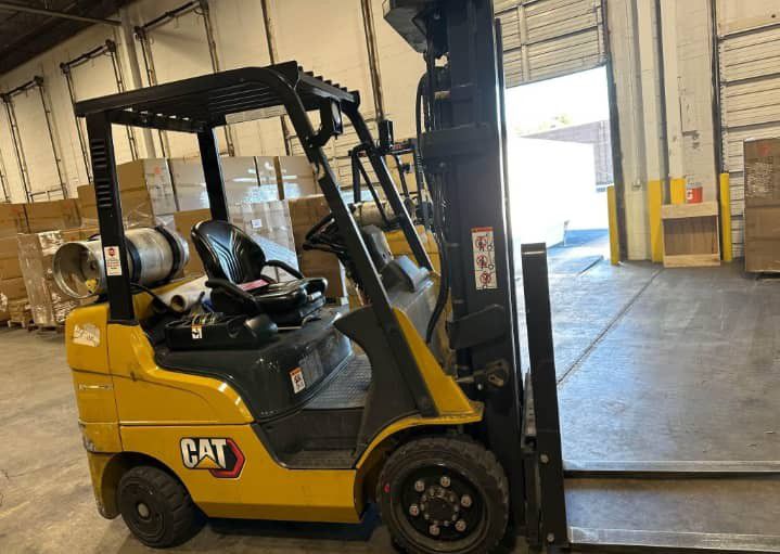 Two Cat Forklift 