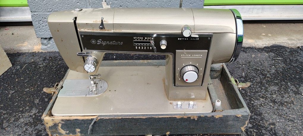 Montgomery Ward Signature Sewing Machine