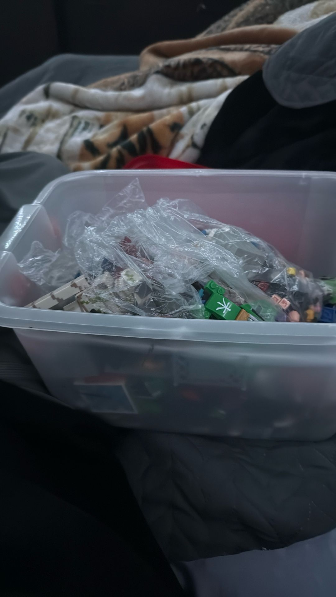 Big Box of Old maybe rare lego figs (read description)