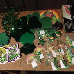 St Patrick's Day Lot Beistle Honeycomb Decorations Line Of Glasses Banner Toys Candle Garland