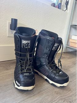 Thirty two snowboard boot size 8 men