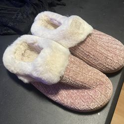 Super Nice Slippers  Cute Comfy!!