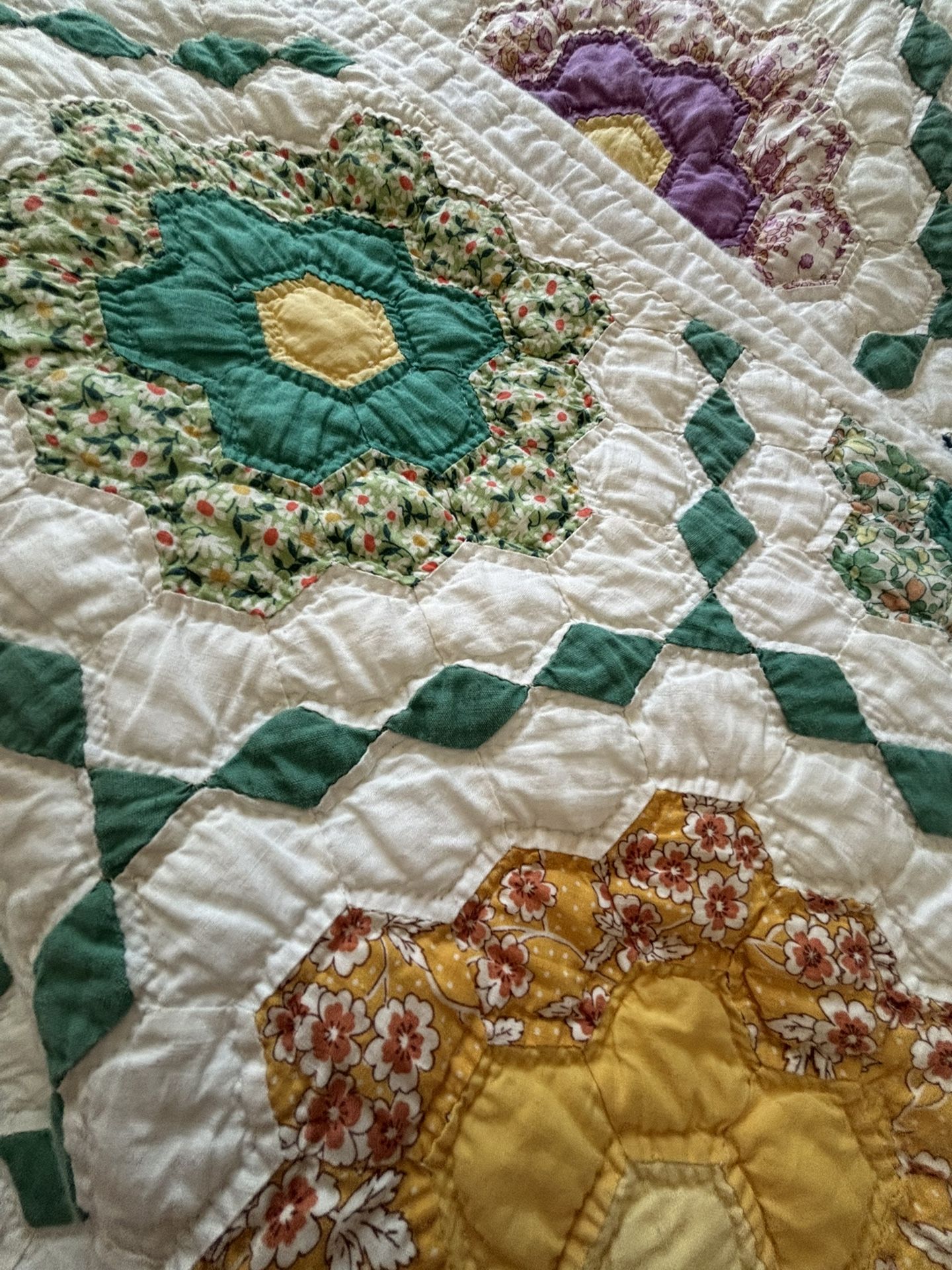 100% Cotton Bedquilt -Like new!