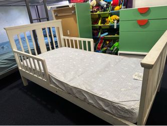 Toddler bed