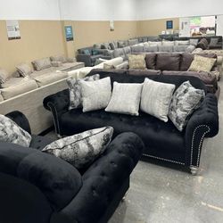 HARRIOTTE BLACK LIVING ROOM SET