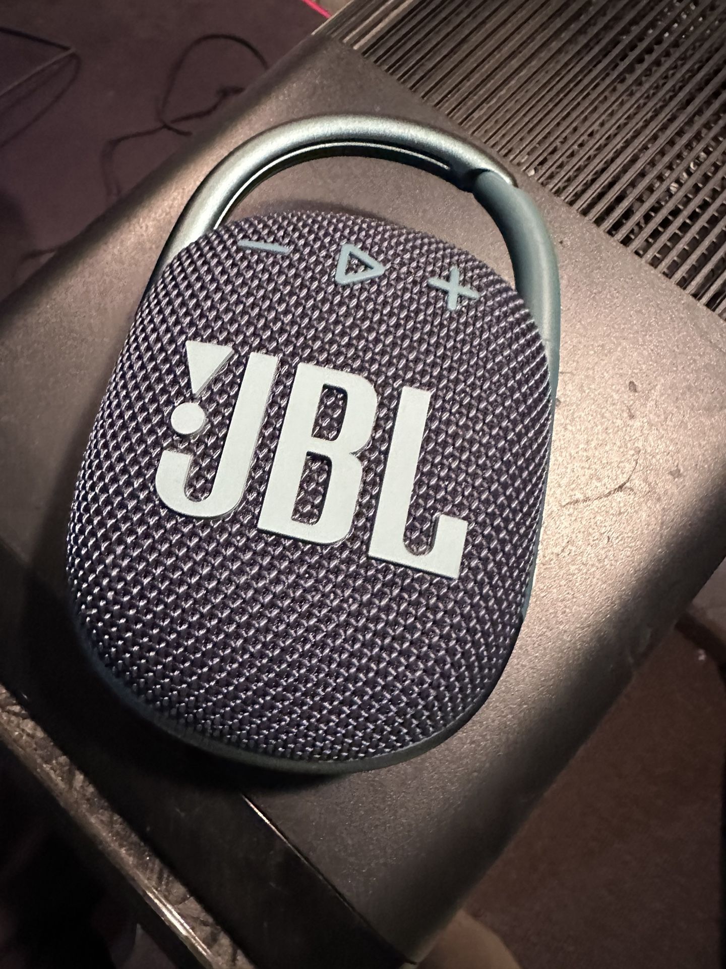 JBL Clip 4