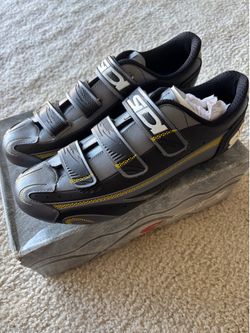 Men Shoes (size 11)