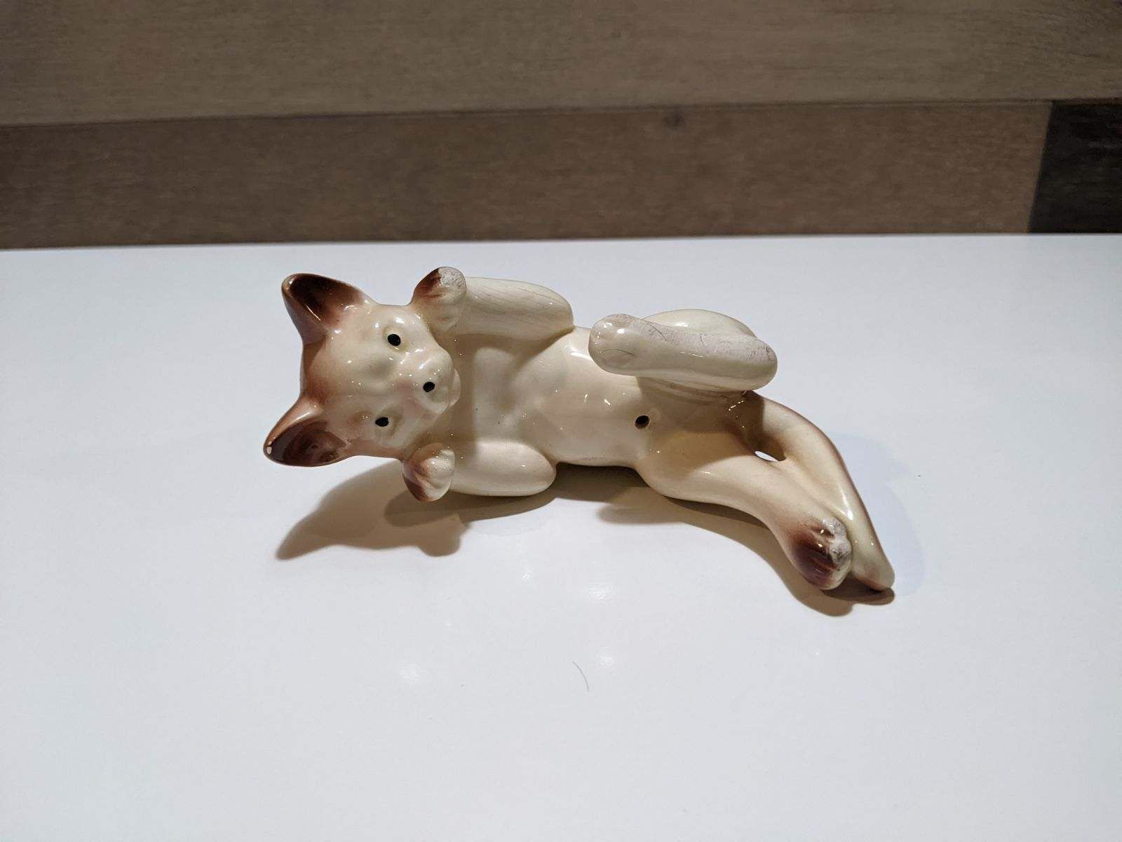 VINTAGE Mischievous Siamese Cat Climbing Hanging Figurine Fish