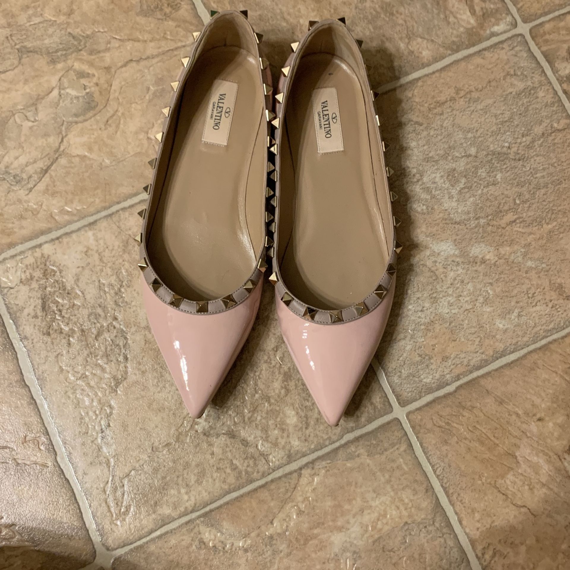 Used Valentino Rockstud Beige Flats Size 40 US 9