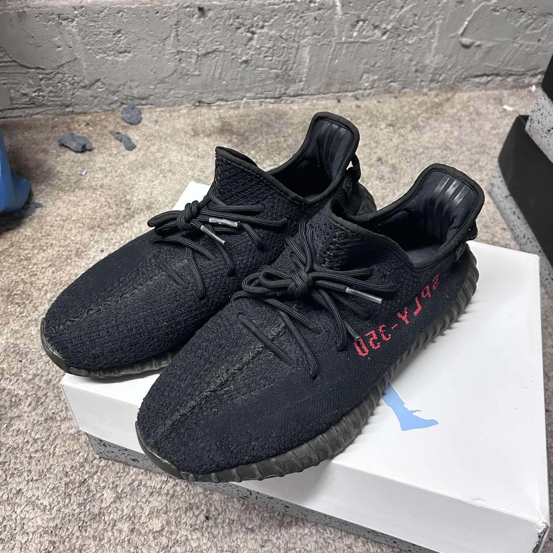 Adidas Yeezy 350 V2 Bred