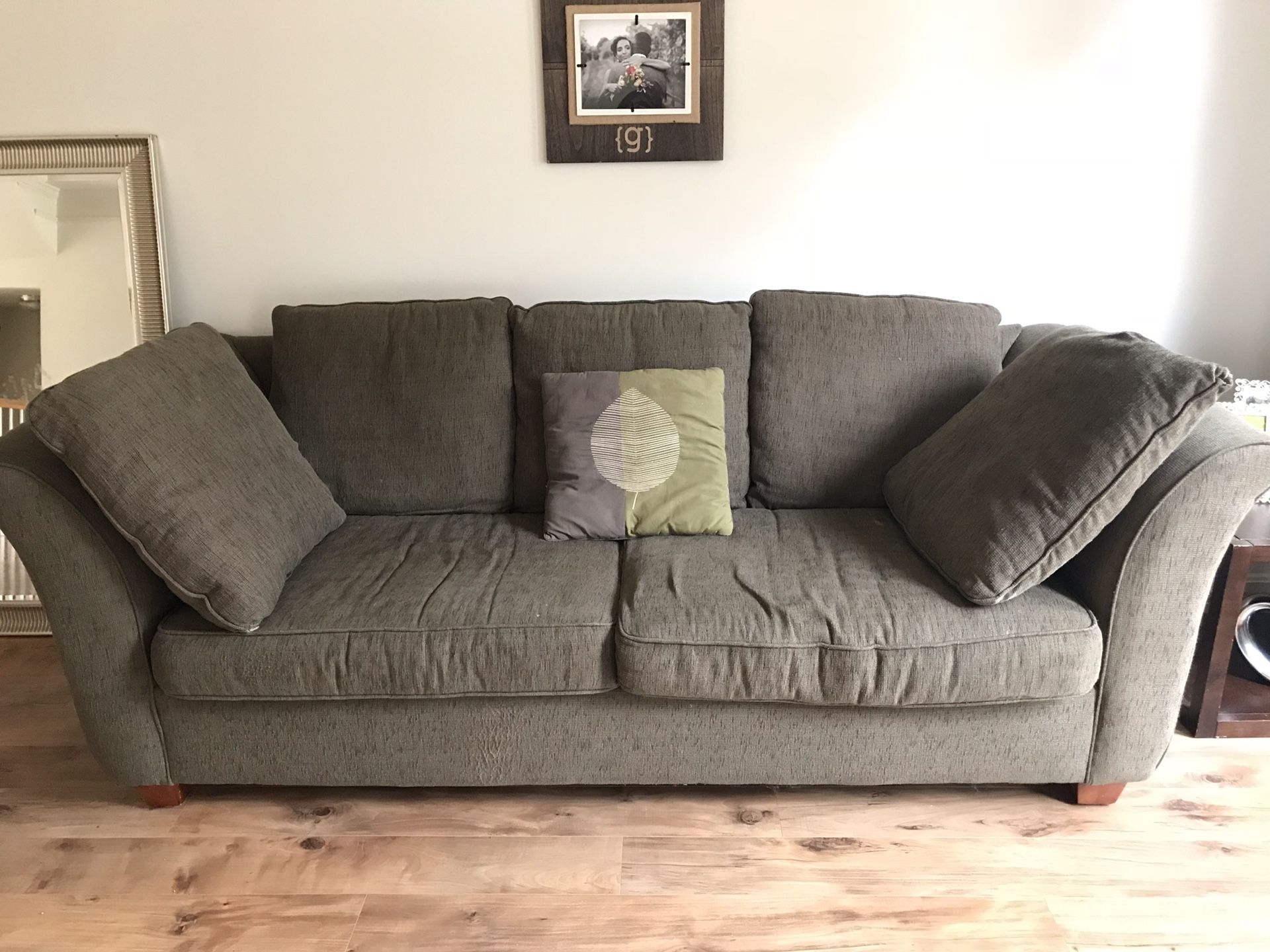 FULL LIVING ROOM COUCH SET FOR SALE