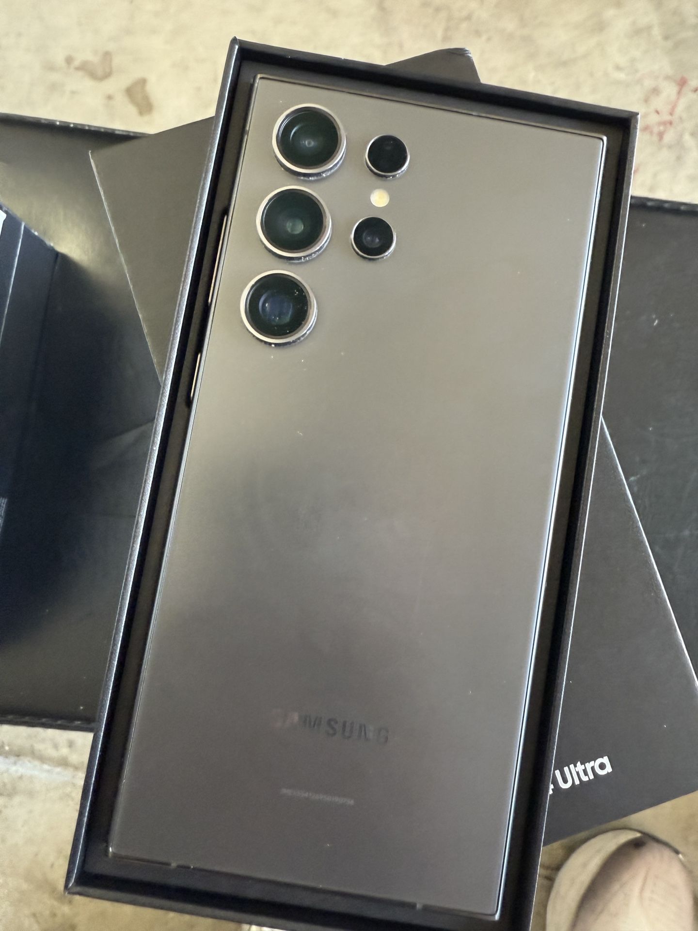 Samsung Galaxy S24 Ultra 256GB Gray Unlocked any Carrier