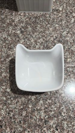 4.5 FL OZ Cat shaped blue food/water bowls {PICK UP IN PERSON WITH CASH ONLY}