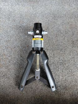 Fluke pneumatic test pump