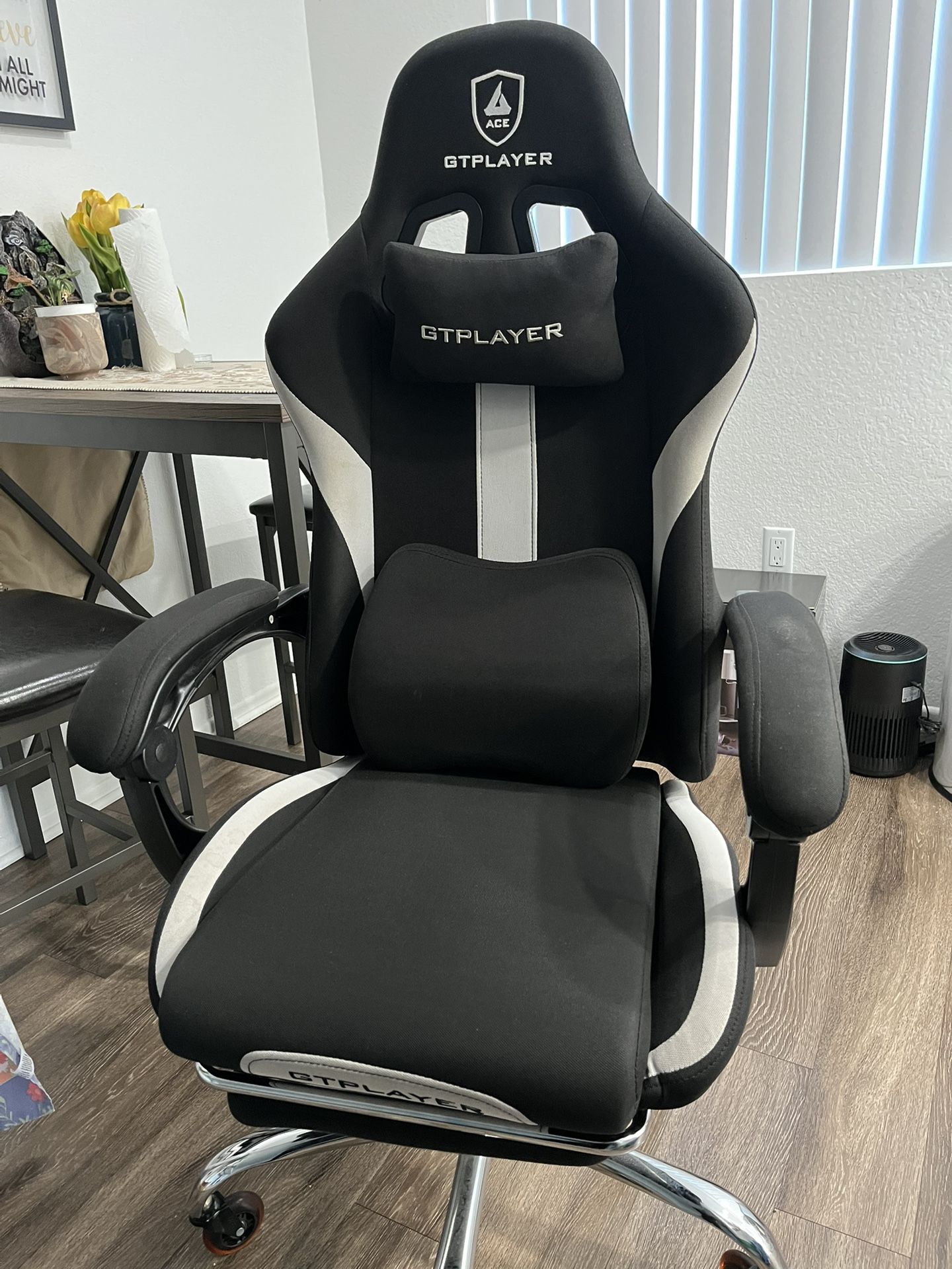 Professional Gaming / Office Chair With Foot Rest!