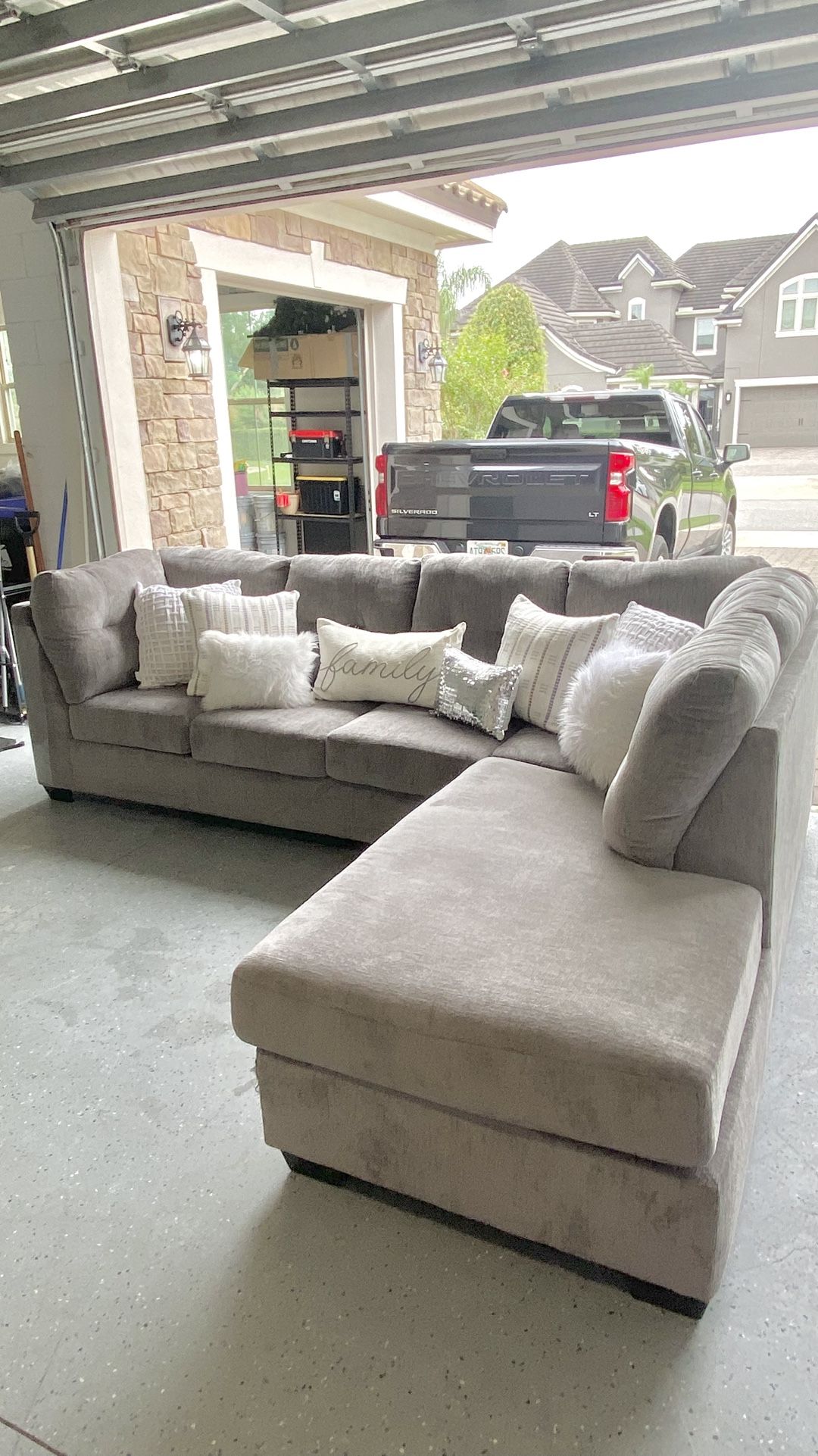 Sectional Sofa With Chaise