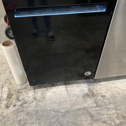 Kitchen Aid Dishwasher In Glossy Black New Open Box