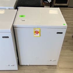 MAGIC CHEF HMCF5W4 Chest Freezer
