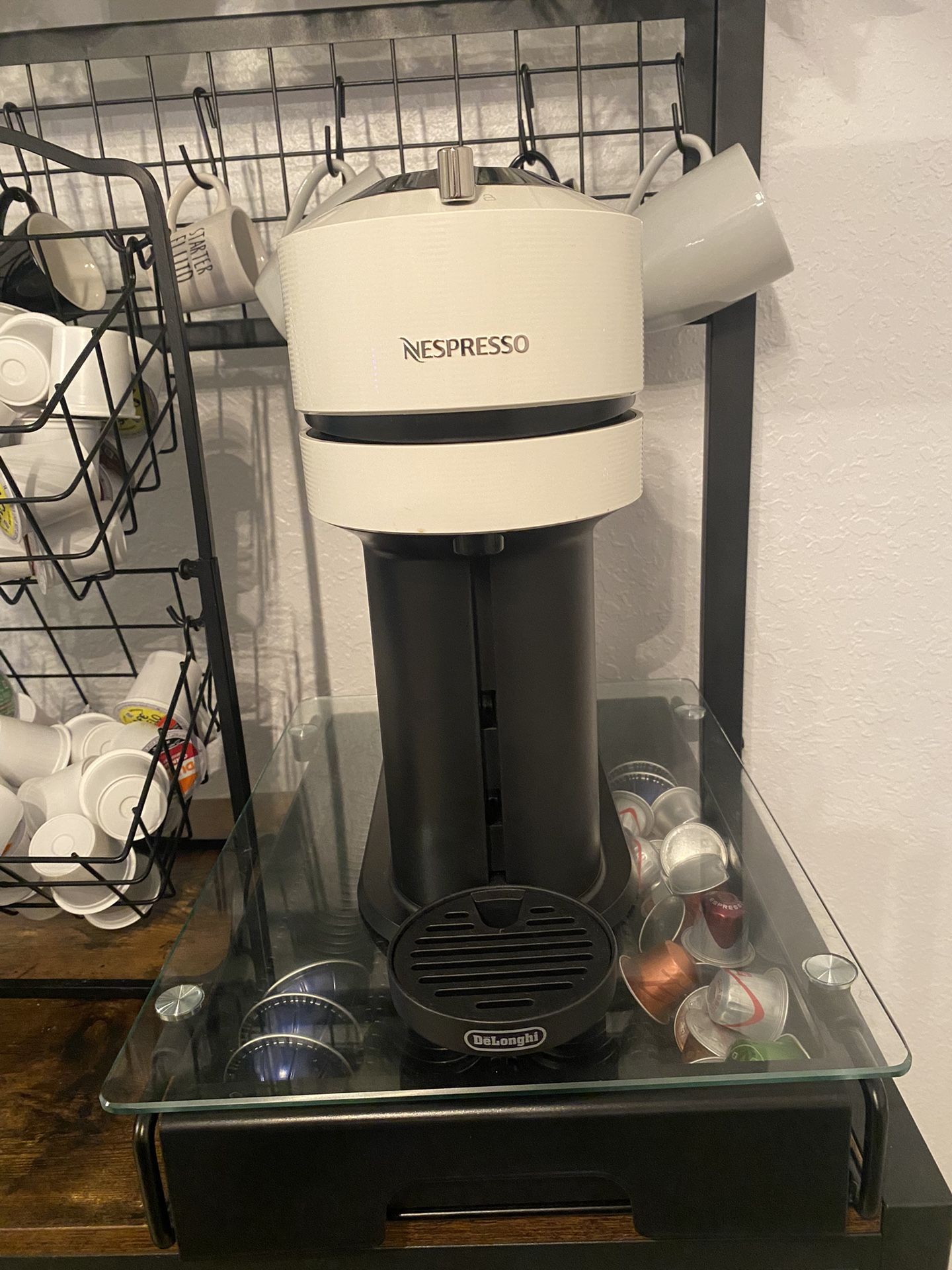 NESPRESSO VERTUO MACHINE LIKE NEW! $65