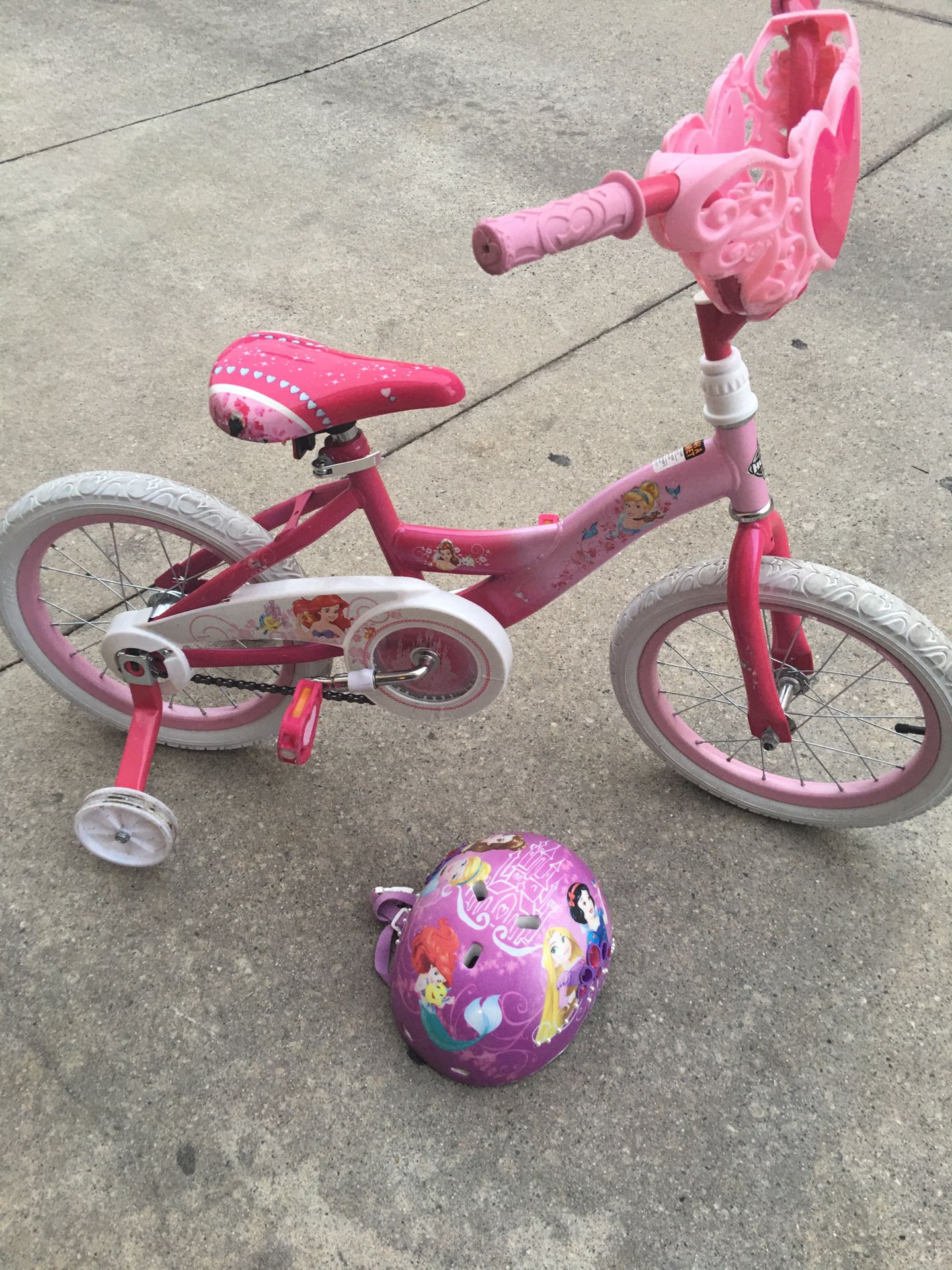 Huffy 16” princess girls bike w helmet