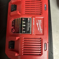 Milwaukee M18 Dual Charger