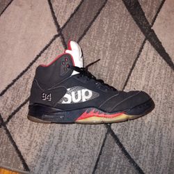 Size 10.5 Men Black Supreme Jordan 5