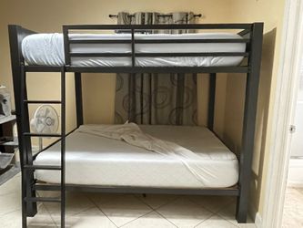 Metal Bunk bed Full with Mattress Included, Only 6 Months of Purchase In Rooms To Go