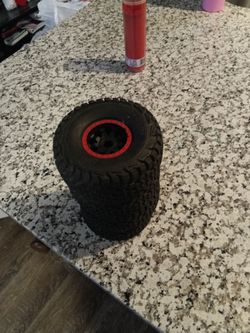 Traxxas udr tiers almost new
