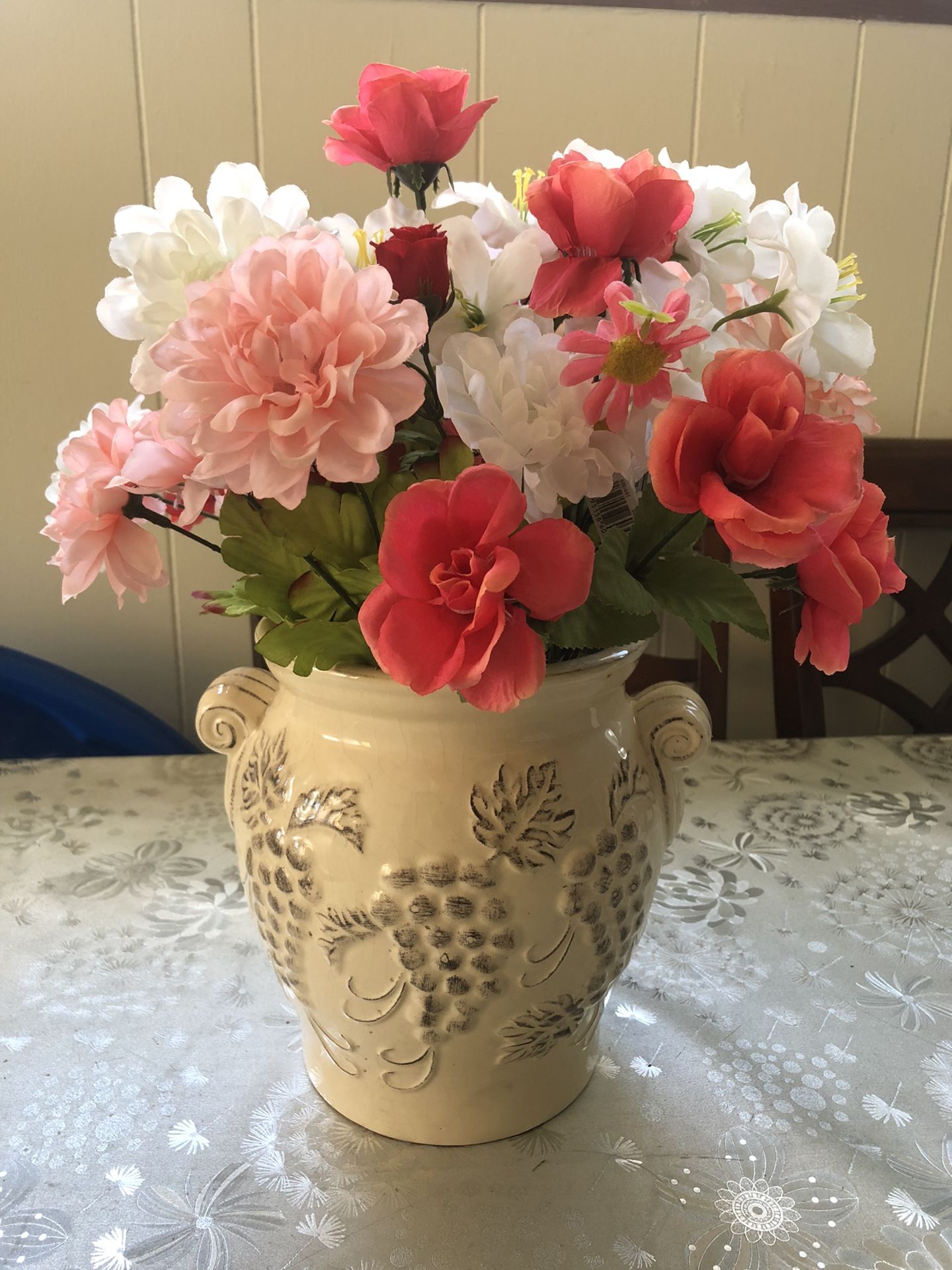 Big Vase ๐บ With Brand New Flowers ๐บ