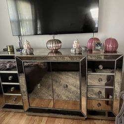Omni Mirrored Buffet Zgallerie