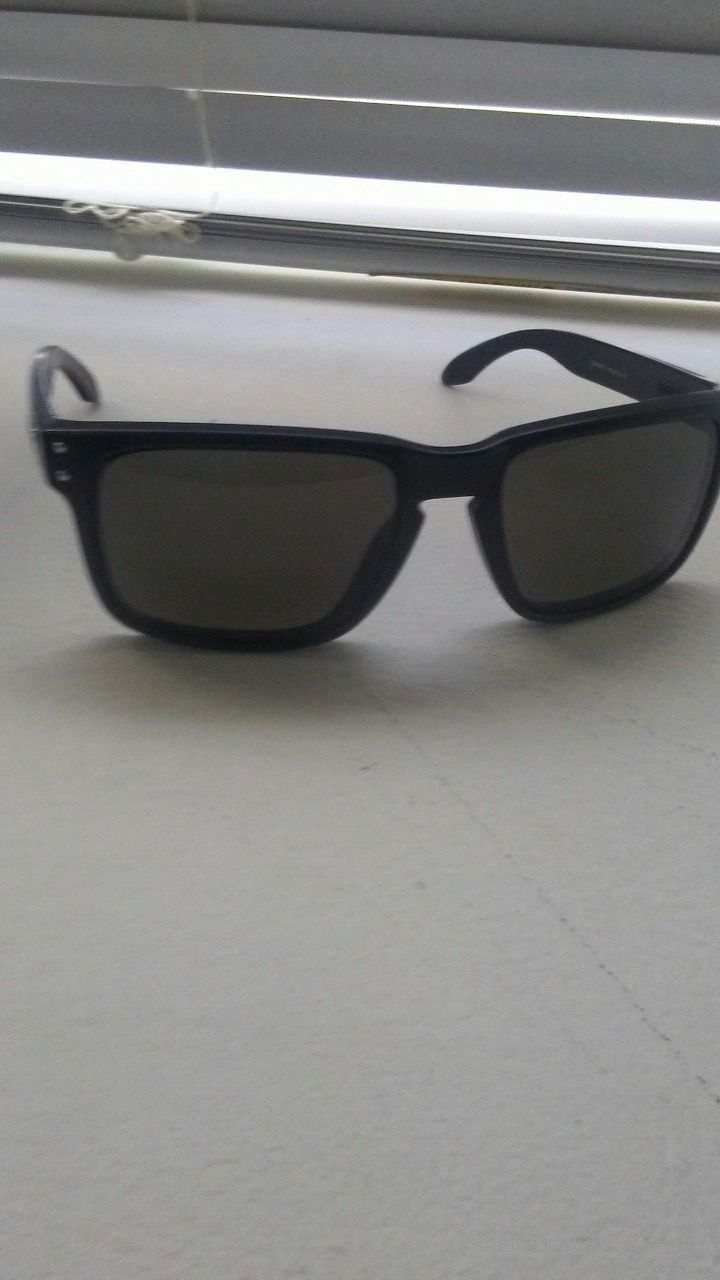 Oakley Holbrook. Clean bought them but wanted ray bands. $50