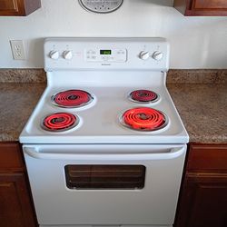 GE, WHITE  ELECTRIC  STOVE .