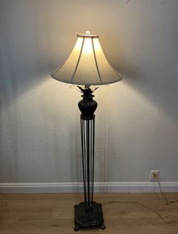 Vintage Style Floor Lamp (Read Description)